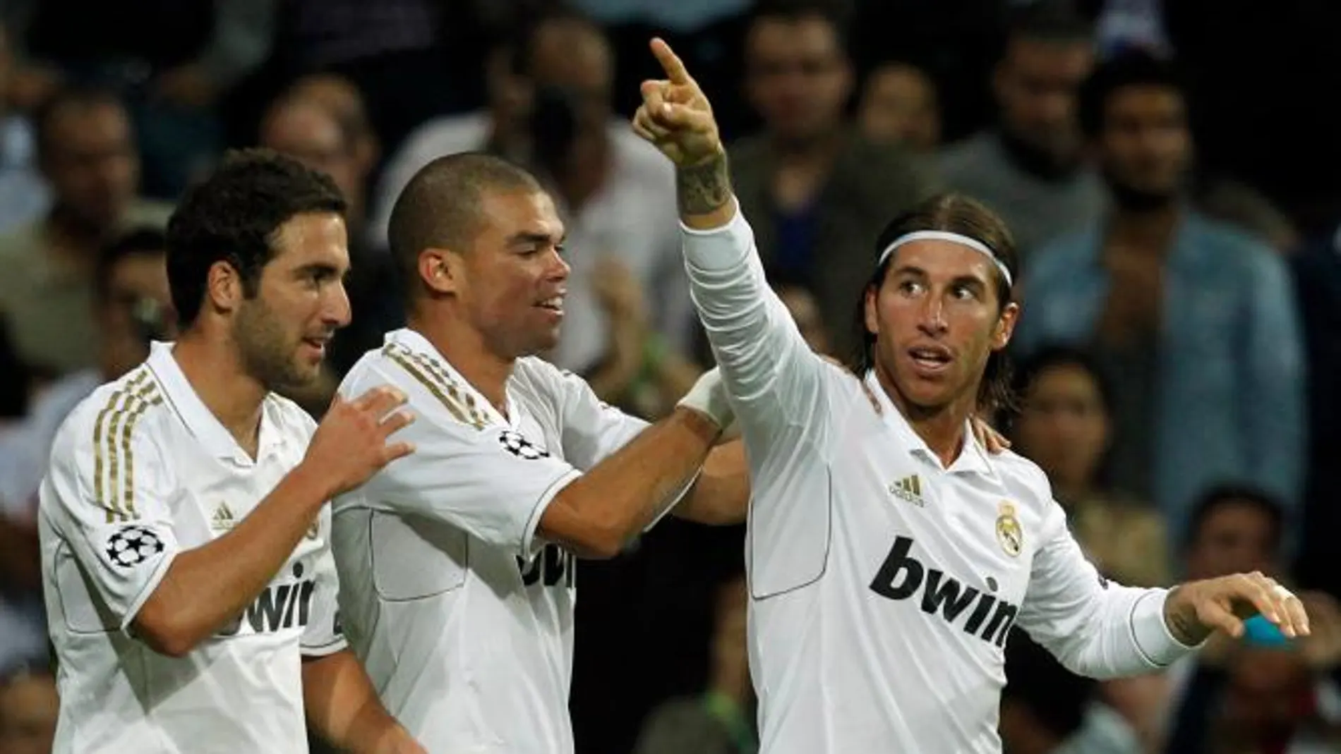 El Real Madrid saca el rodillo para acariciar los octavos (4-0)