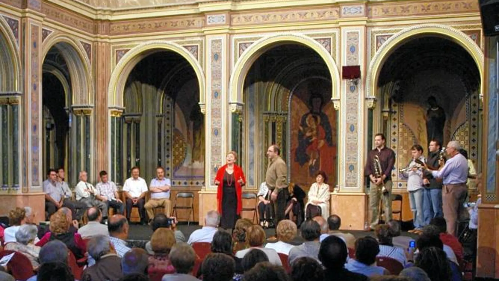 En el concierto de tributo a Pepe Marzal actuaron muchas de las figuras que cantaron con él durante su vida