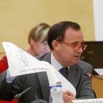 El ex alcalde de Coslada, Ángel Viveros, fue acusado por un miembro de su Gobierno de no reconocer la crítica situación económica de la localidad