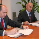 El conseller de Economía, Enrique Verdeguer, ayer durante la firma del convenio con el Instituto de Crédito Oficial (ICO)