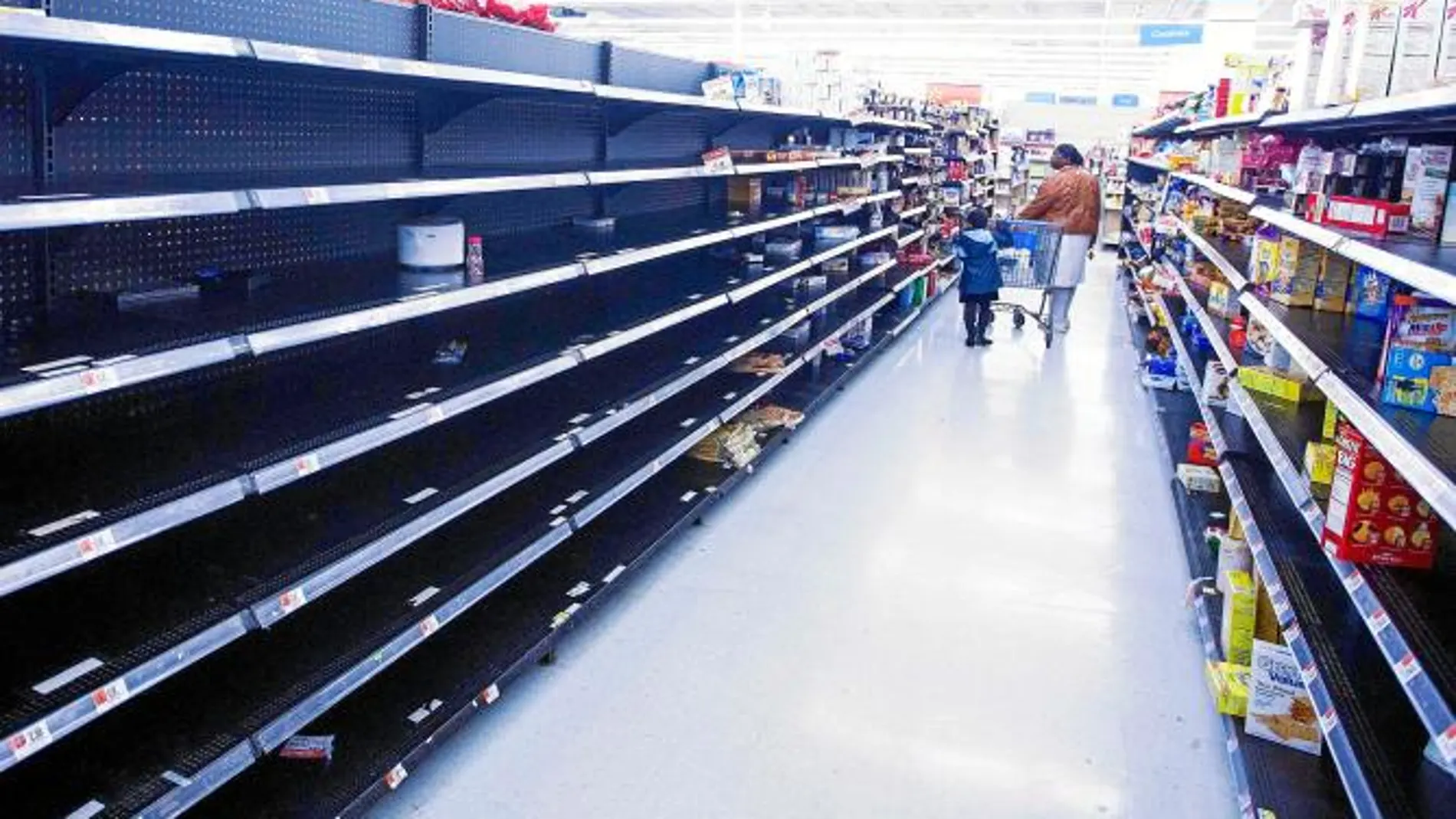 El acopio dejó los supermercados vacíos
