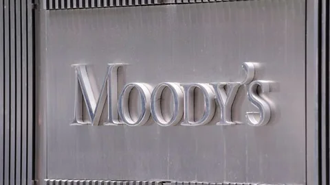 Lluvia de críticas a Moodys por obviar los planes de saneamiento de la banca