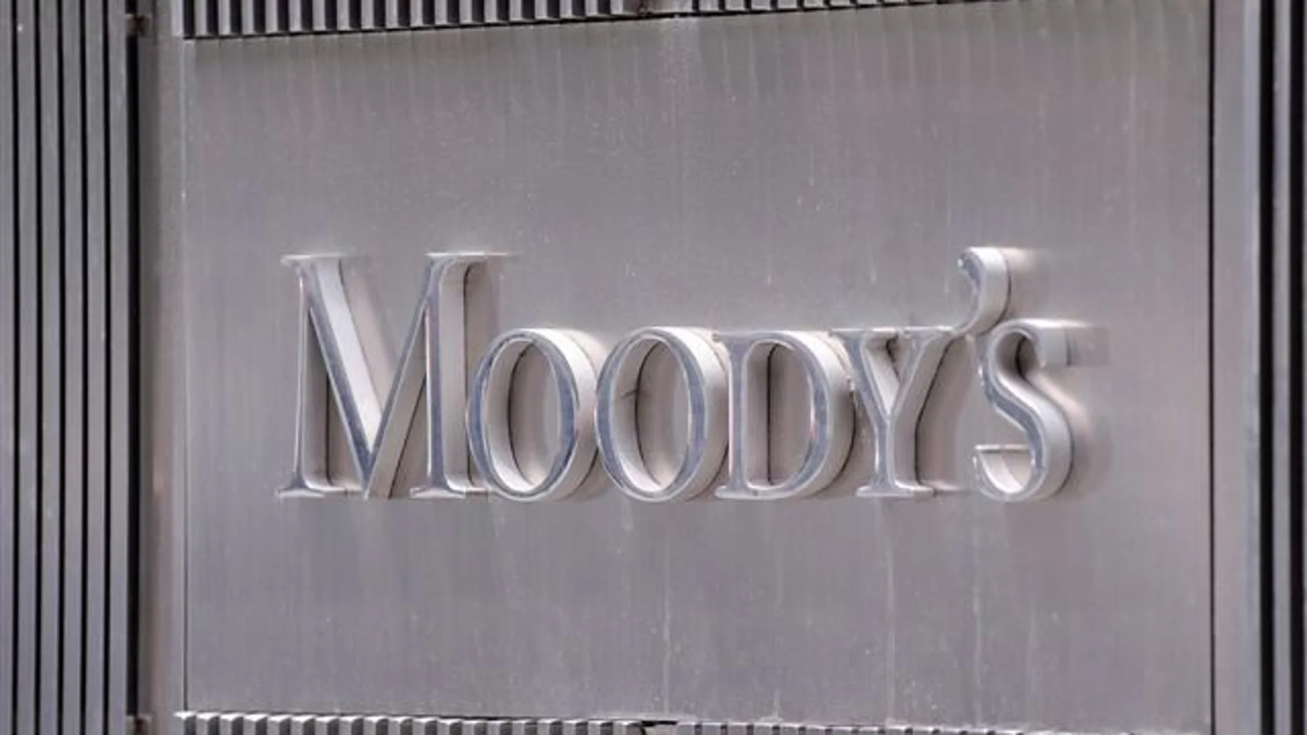 Lluvia de críticas a Moodys por obviar los planes de saneamiento de la banca
