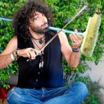 Ara Malikian / violinista: «A los músicos sinfónicos se les pone cara de funeral cuando tocan»