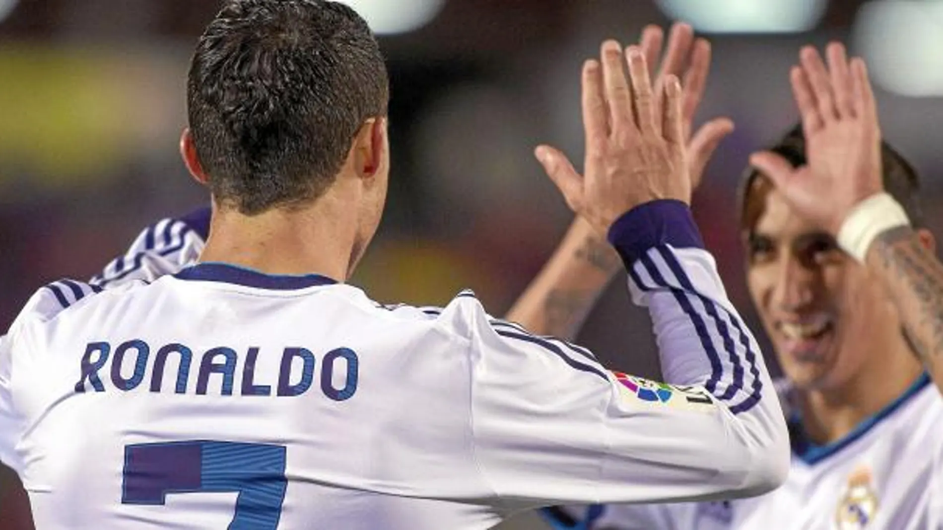 Ronaldo y Di María celebran uno de los dos tantos del goleador portugués