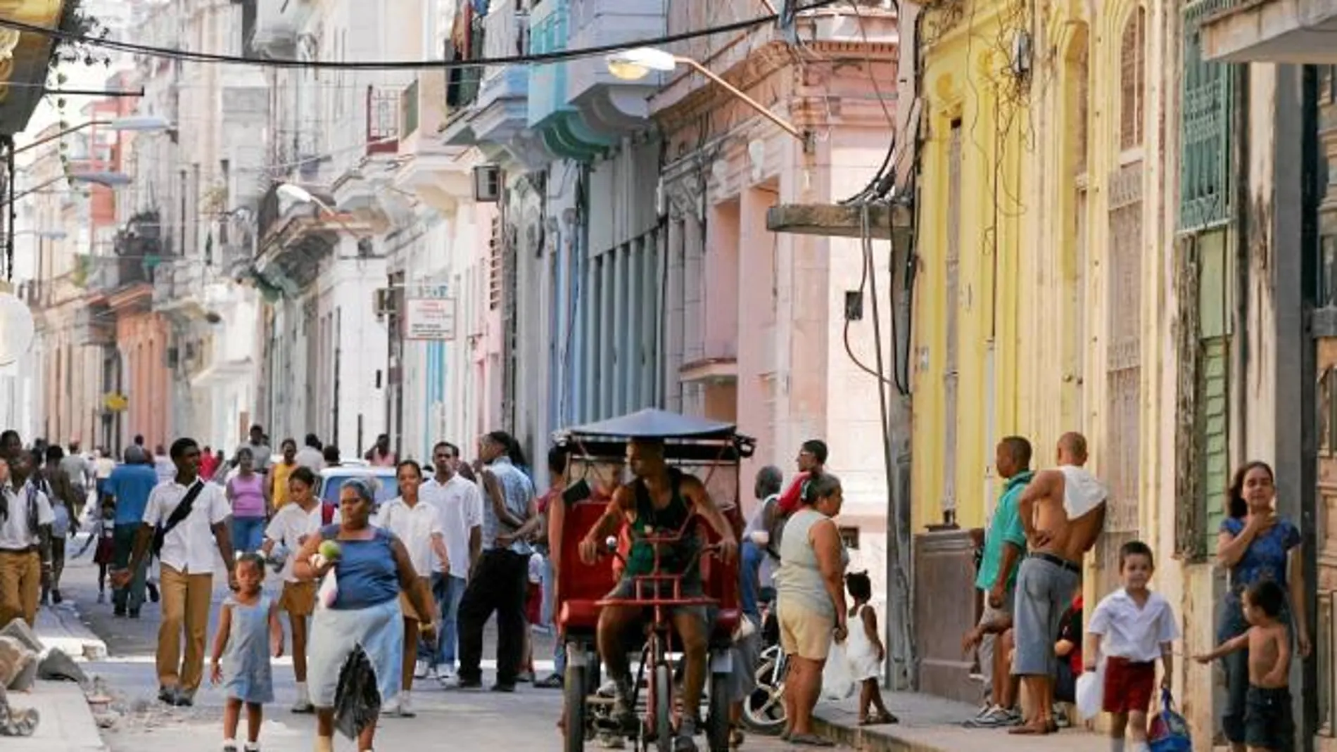 La mitad de las viviendas de la isla, como las del centro de La Habana, tiene problemas estructurales