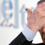 Berlusconi anunció ayer en varias entrevistas con la Prensa y en programas de televisión que su vida política está casi acabada