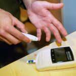 Los diabéticos tienen que controlarse los niveles de glucosa en sangre varias veces al día