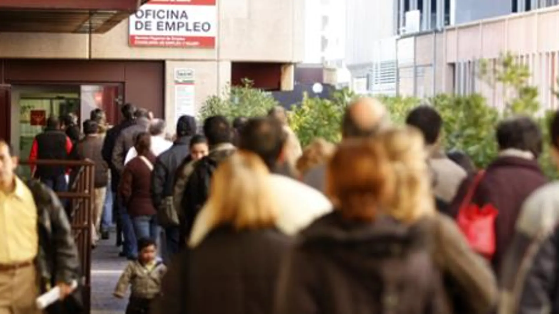 Más de 800.000 familias tienen a todos sus miembros sin trabajo