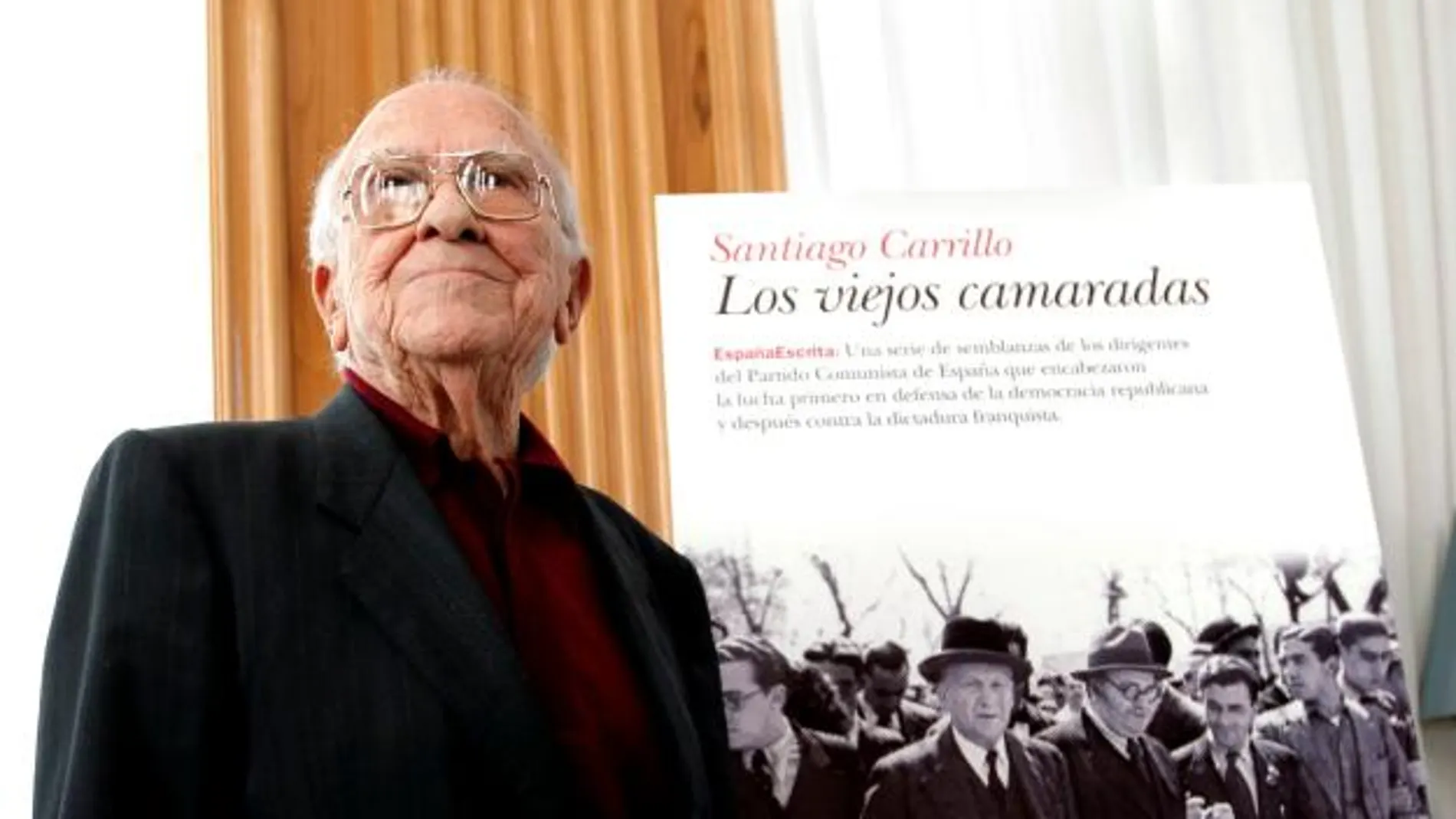 El ex dirigente comunista Santiago Carrillo el día que presentó su último libro, "Los viejos camaradas, el 6abril de 2010