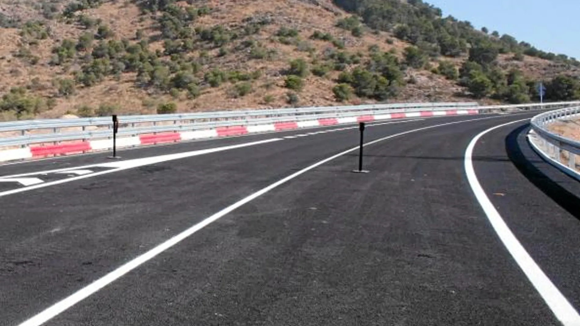 Imagen de una de las carreteras, cuyo firme ha sido renovado para aumentar la seguridad de los conductores