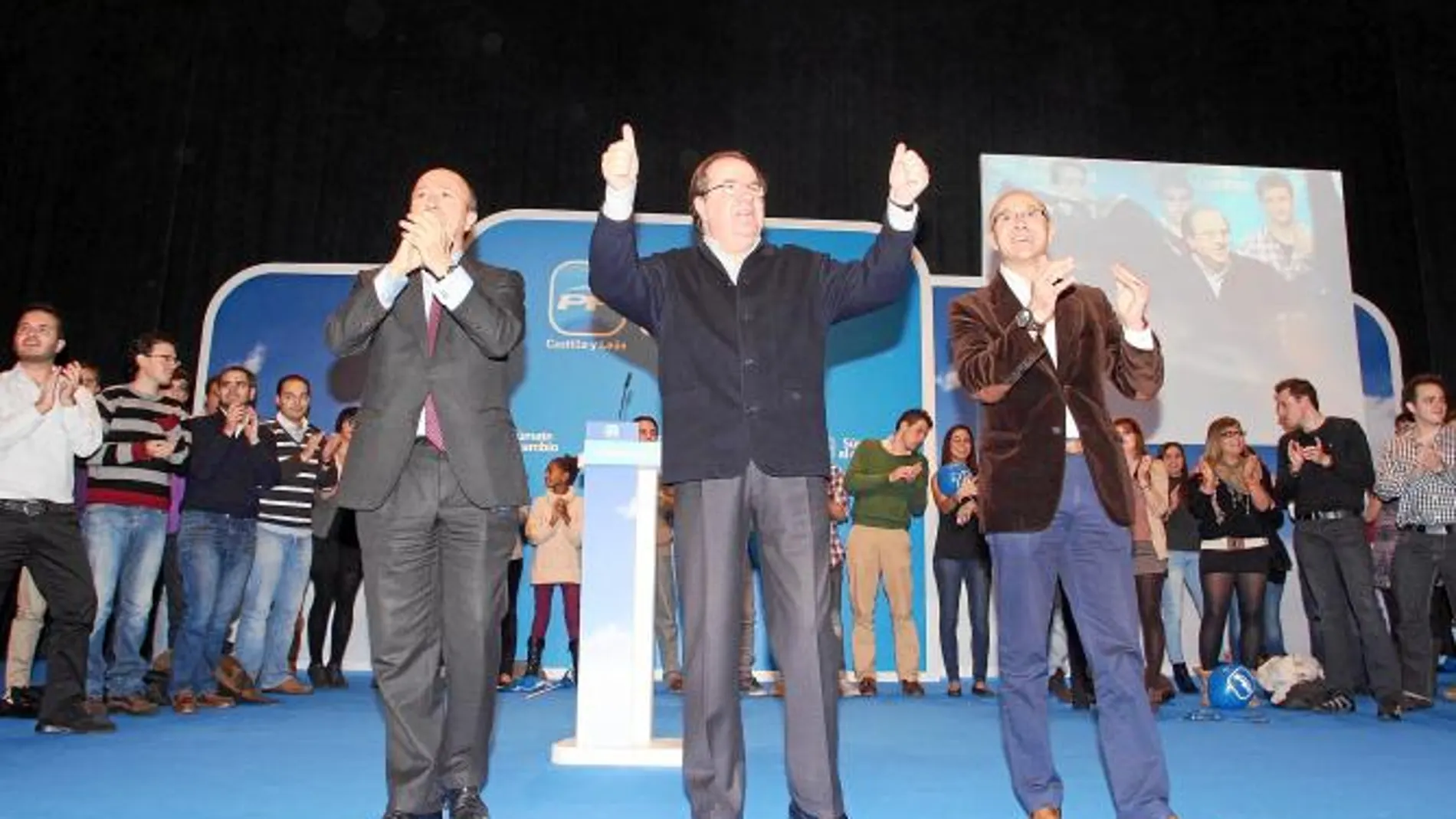 Herrera exultante, cerró campaña en Valladolid junto a Ramiro Ruiz Medrano y Miguel Ángel Cortés y decenas de jóvenes