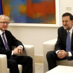 Rajoy analiza el informe sobre la banca con Olli Rehn