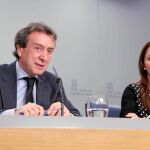 José Antonio de Santiago-Juárez y Silvia Clemente, en la rueda de prensa posterior al Consejo de Gobierno