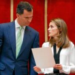 El Príncipe pide «solidaridad» entre comunidades para salir de la crisis