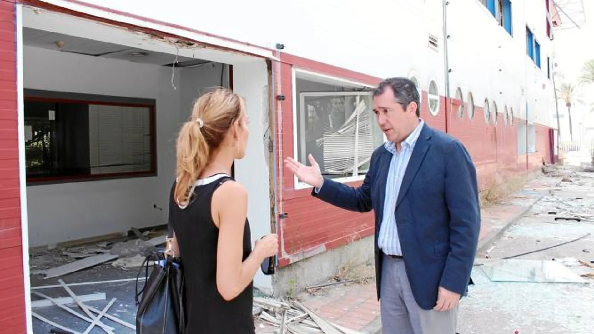 El PSOE ve responsabilidades políticas tras el expolio del edificio Detea