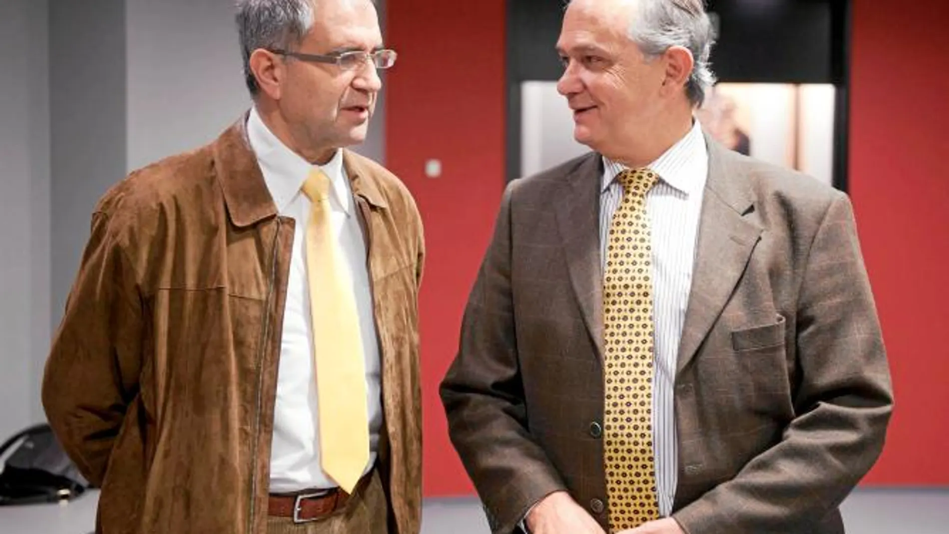 El presidente de Caja de Burgos, José María Leal, junto al socio director de Economía de AFI, José Antonio Herce