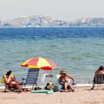 Los turistas disfrutan de las playas de la Región en el último día del puente