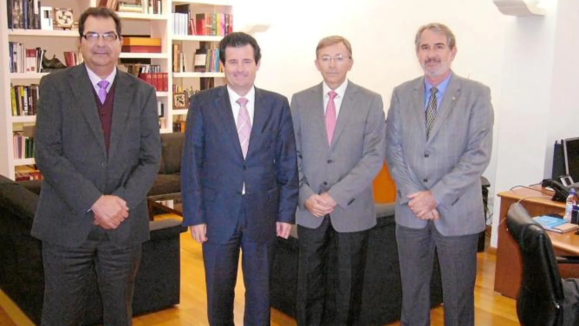 José Císcar, José María Saval Pérez, Enrique Llobell y Carlos Borrás durante el encuentro mantenido ayer