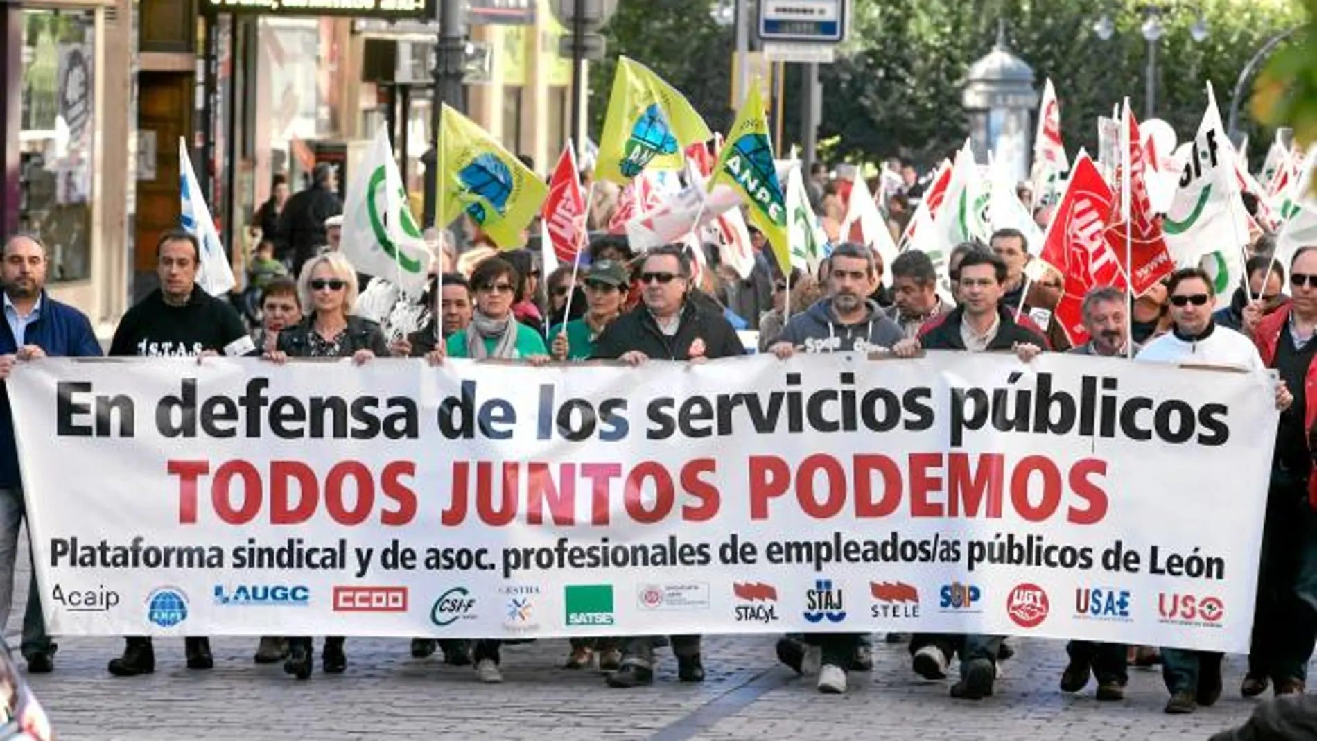 Un instante de la protesta de ayer por las calles de León