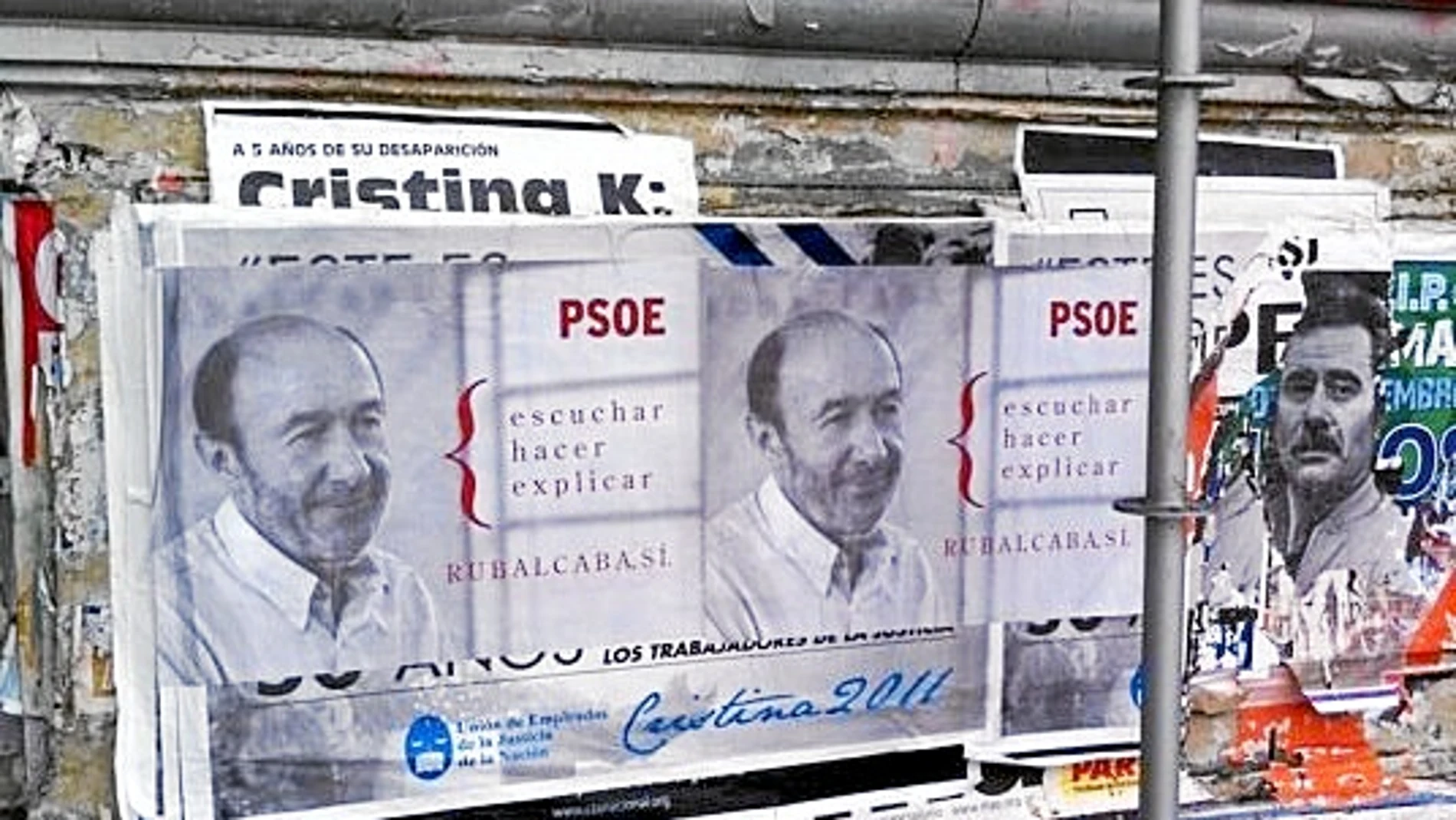 En las calles de Buenos Aires ya pueden verse colgados carteles del candidato socialista de cara a la próxima cita electoral