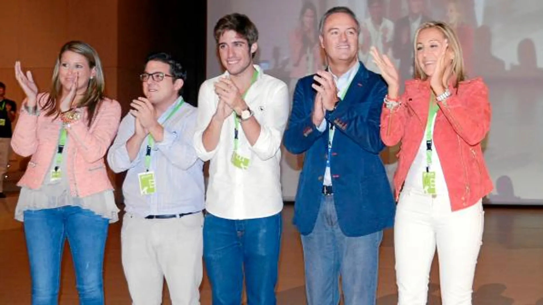 Los jóvenes del PP renuevan a su presidente con un voto casi unánime