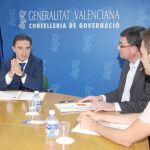 El conseller Serafín Castellano se reunió ayer con el portavoz del Compromís, Enric Morera, para debatir la reforma del Estatuto