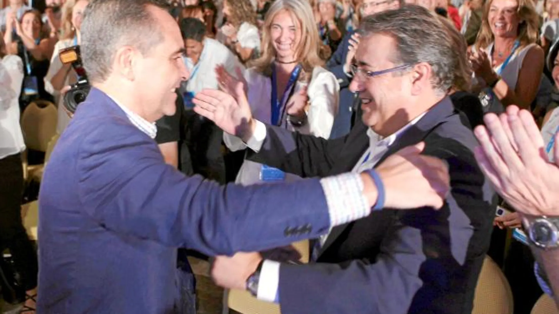 Juan Bueno y Juan Ignacio Zoido, ayer en el congreso provincial del PP