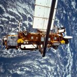 Imagen del satélite UARS orbitando en el espacio