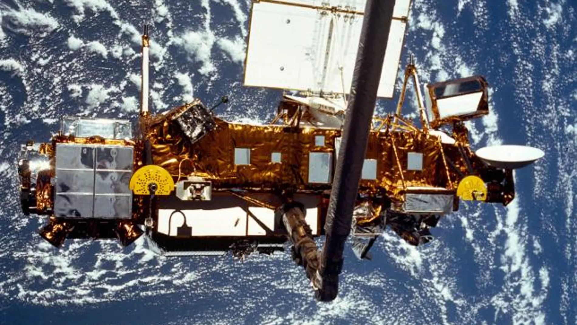 Imagen del satélite UARS orbitando en el espacio