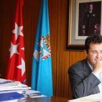 El alcalde de Leganés donará a Cáritas 3/4 partes de su sueldo como diputado de la Asamblea