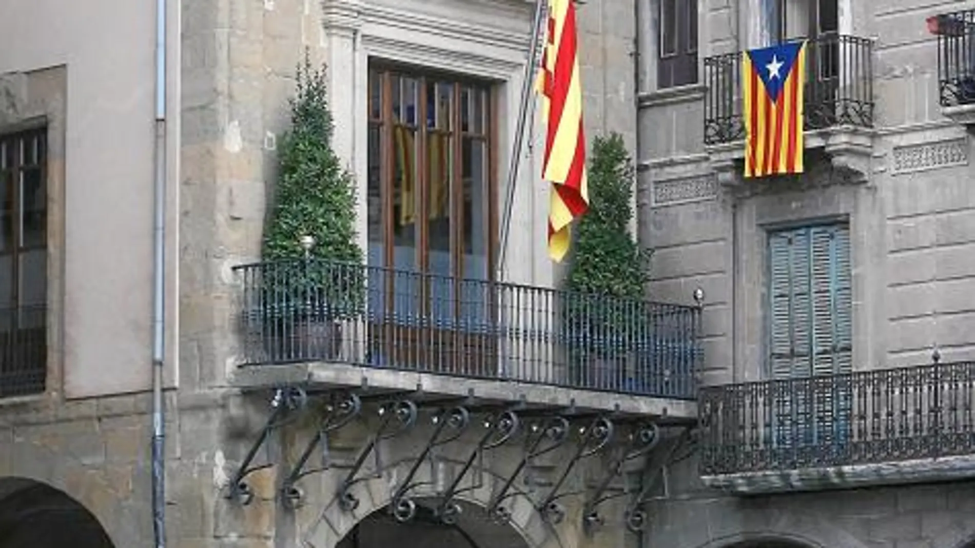 La Justicia obliga a Sant Pol a izar la bandera de España