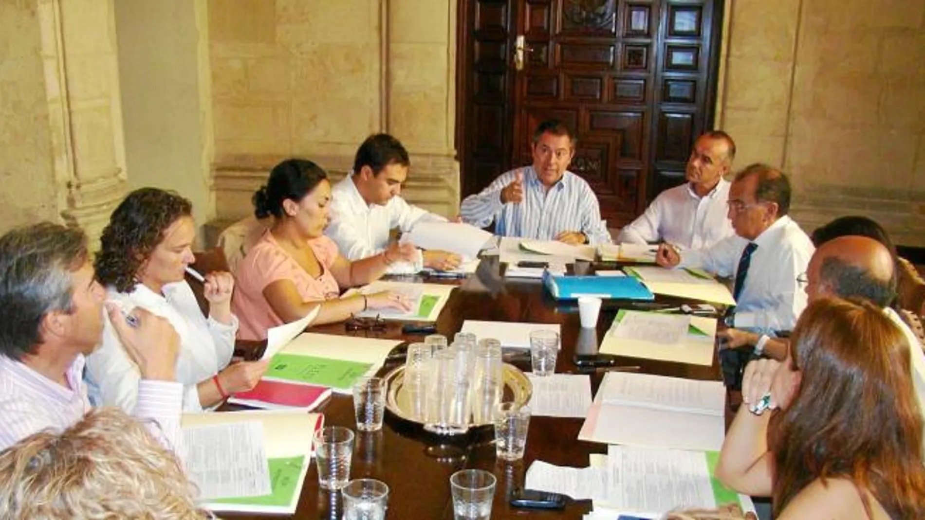 Imagen de la reunión de grupo que efectuó la mañana de ayer el equipo socialista