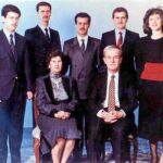 El fallecido Hafez Al Asad, junto a su esposa y sus cinco hijos, en una foto oficial de 1994