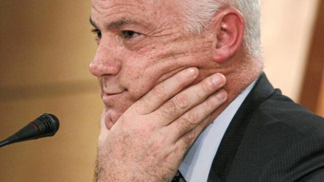 El secretario de Estado, de economía José Manuel Campa gesticula ayer en la rueda de prensa