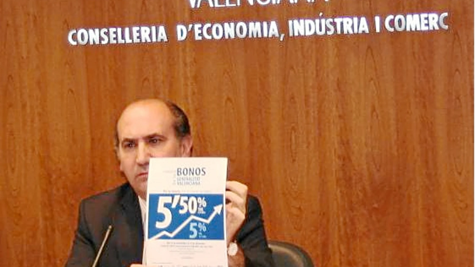 El conseller de Economía, Enrique Verdeguer, durante la presentación ayer de emisión de bonos patrióticos