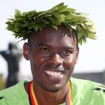 Makau fulmina el récord del mundo de maratón de Gebrselassie