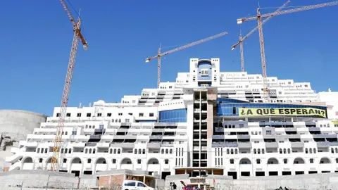 Vista del hotel El Algarrobico, ubicado en Carboneras, Almería