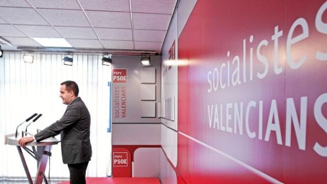El secretario general del PSPV, Jorge Alarte, ayer en la sede de su partido, durante crítica a los «recortes»