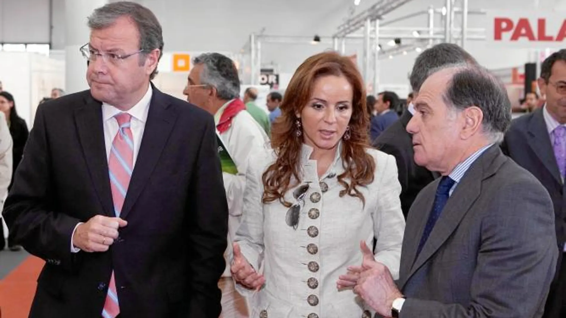 Los consejeros Antonio Silván, Silvia Clemente y Tomás Villanueva, ayer en Expobioenergía
