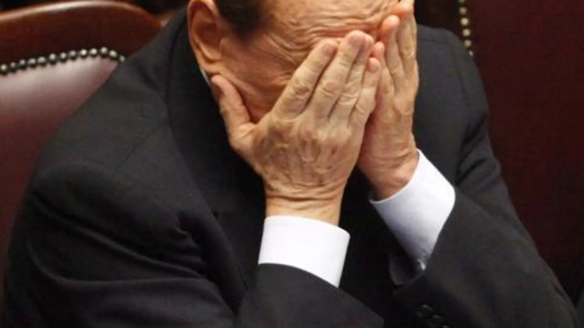El anuncio de Berlusconi no ha logrado calmar los mercados