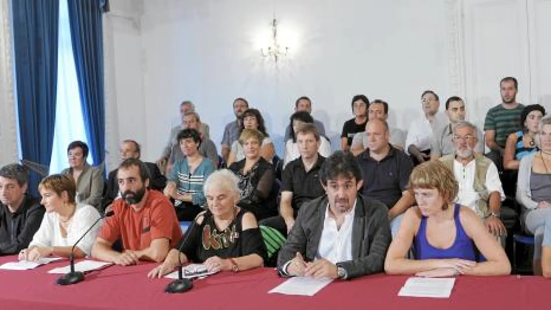 La izquierda abertzale, Eusko Alkartasuna, Alternatiba y Aralar presentaron ayer el acuerdo electoral para concurrir juntos el 20-N