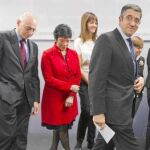 El lehendakari, Patxi López, junto a los miembros de su gabinete, tras comparecer ante los medios
