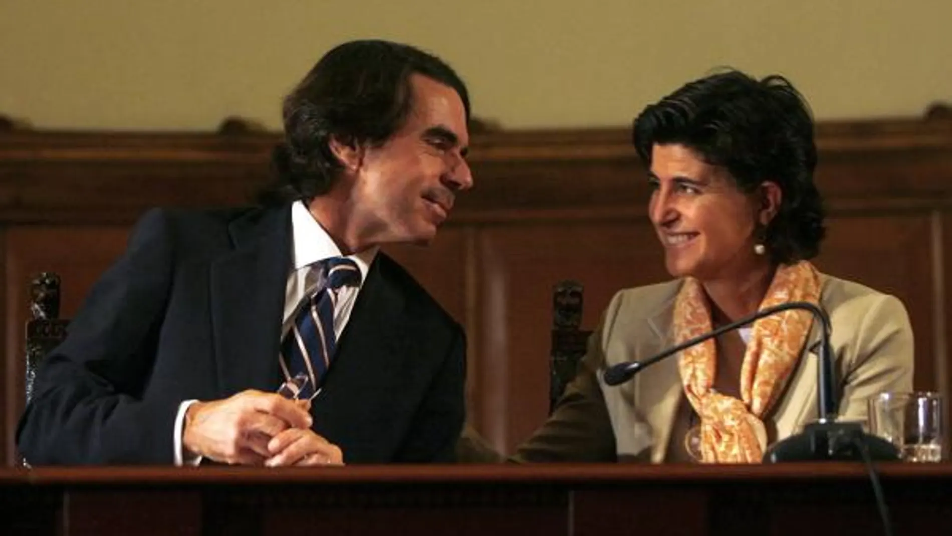 Aznar: «Mucha gente me pide que vuelva a la política pero no es una cuestión en este momento»