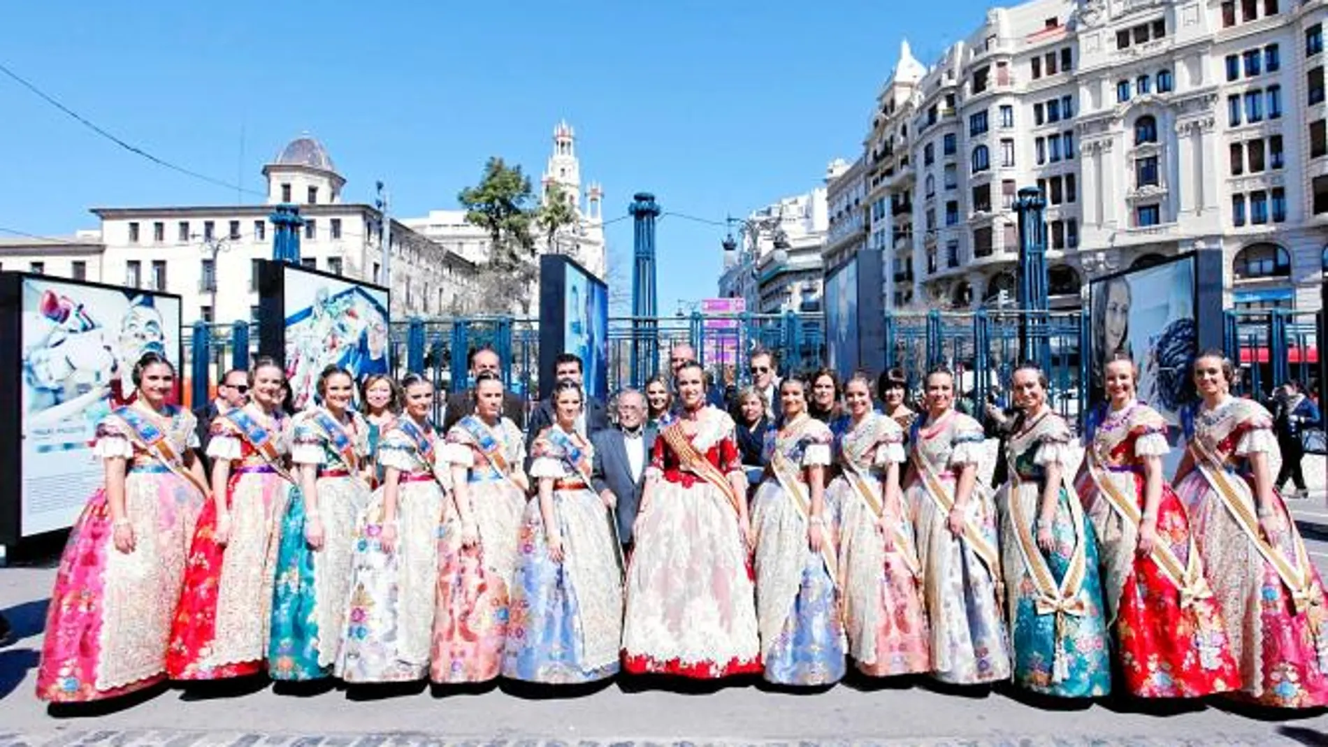 Cinco fallas denuncian a su artista por irse con el dinero