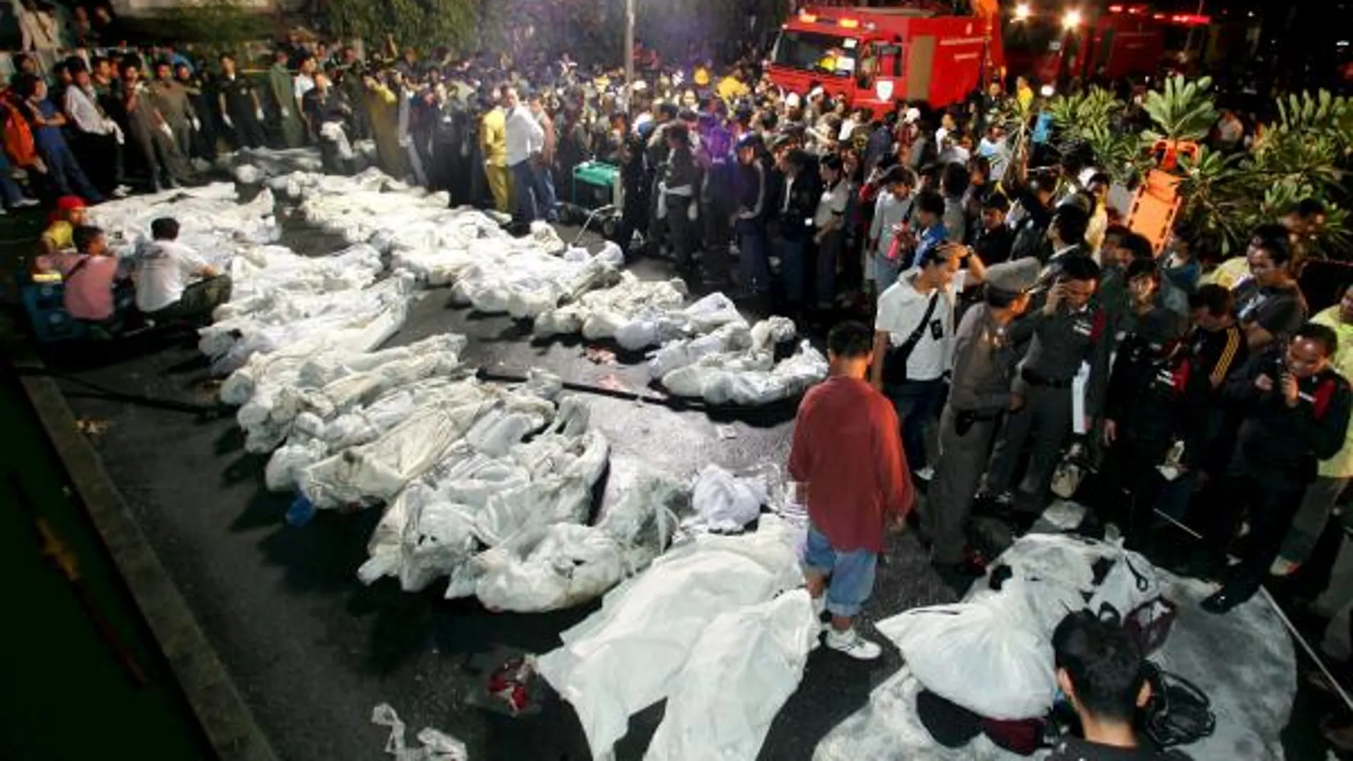 Nochevieja trágica en Bangkok: 60 Muertos y 200 heridos en el incendio de una discoteca