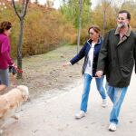 El líder popular salió ayer a caminar con su mujer y dedicó el día a estar con su familia