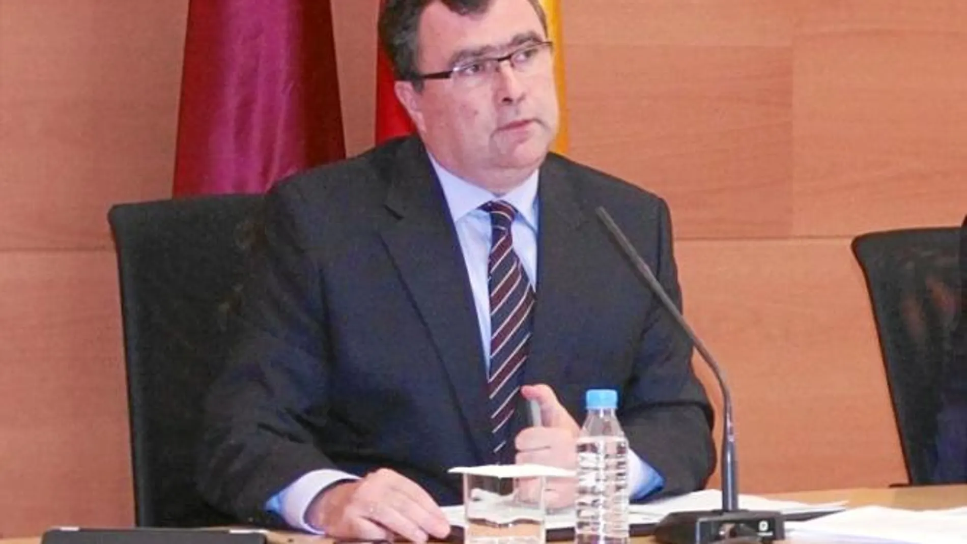 El portavoz del Gobierno regional, José Ballesta, ayer durante su comparecencia en el Palacio de San Esteban