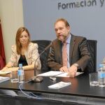 El consejero de Educación, Formación y Empleo, Constantino Sotoca (centro), en la presentación