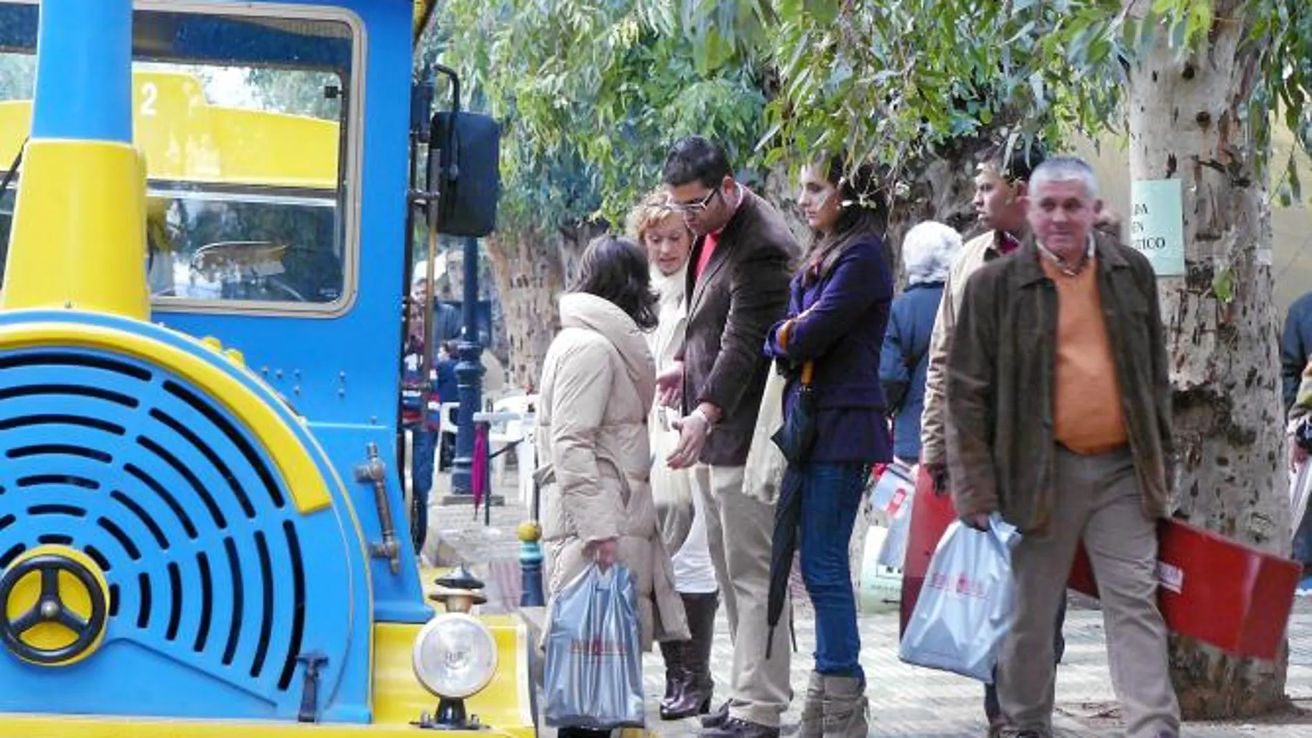 Un tren turístico permite al visitante recorrer la muestra de principio a fin y disfrutar del patrimonio de El Pedroso